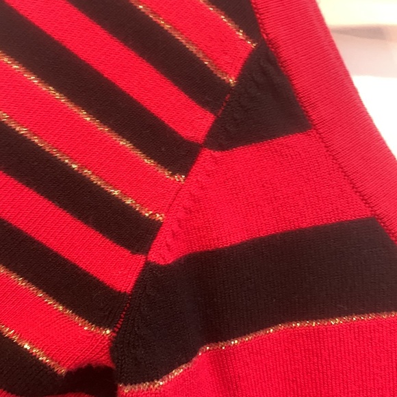 Guess Sweater - Picture 10 of 12